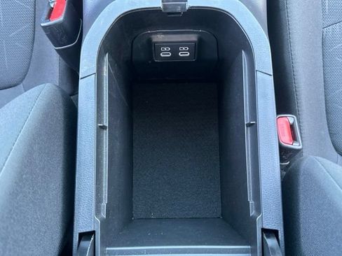 Used 2025 Toyota RAV4 XLE w/ Convenience Package AWD/4WD image 53