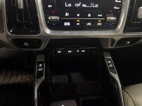 Used 2022 Kia Sorento SX image 15
