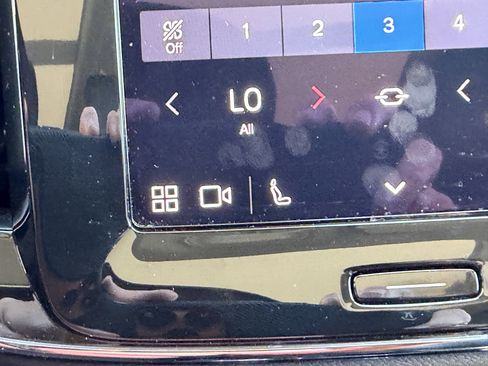 Certified 2024 Volvo XC40 B5 Plus w/ Protection Package Premier image 26