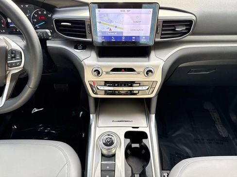 Used 2021 Ford Explorer XLT w/ Equipment Group 202A image 17