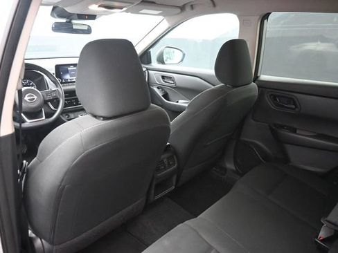 Used 2024 Nissan Rogue S FWD image 30