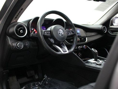 Used 2021 Alfa Romeo Giulia Sprint w/ Nero Edizione image 6