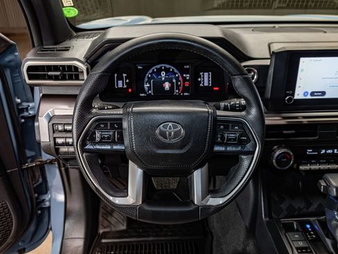 Used 2025 Toyota 4Runner SR5 AWD/4WD image 16