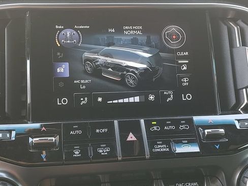 Used 2024 Lexus LX 600 4WD w/ Luxury Package image 16