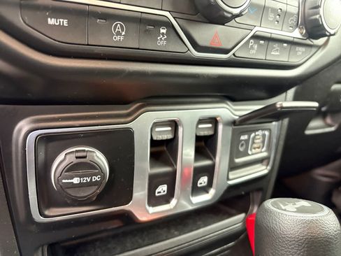 Used 2022 Jeep Wrangler Sport AWD/4WD image 20