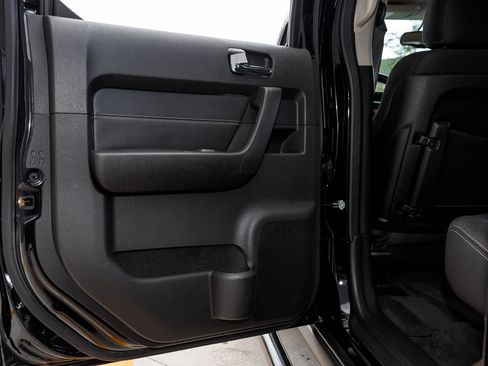 Used 2010 HUMMER H3T Adventure image 38