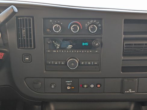 Used 2022 GMC Savana 3500 Extended w/ Driver Convenience Package RWD image 25