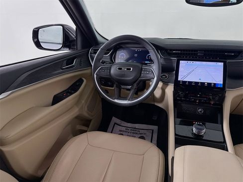 New 2024 Jeep Grand Cherokee Limited image 22