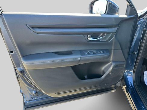 Used 2025 Honda CR-V LX image 13