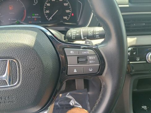 Used 2024 Honda Pilot Touring image 32