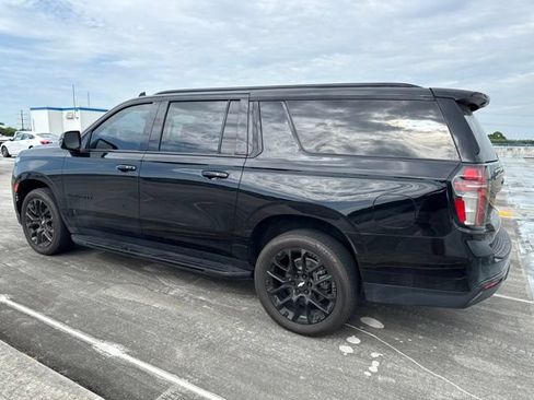 Used 2023 Chevrolet Suburban RST w/ Luxury Package RWD image 18