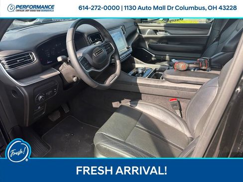 Used 2024 Jeep Wagoneer L Series III w/ Flexible Seating Group AWD/4WD image 12