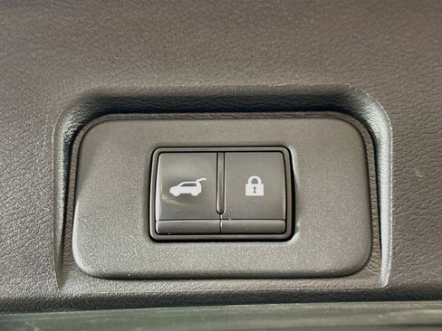 Used 2025 Nissan Rogue SV AWD/4WD image 28