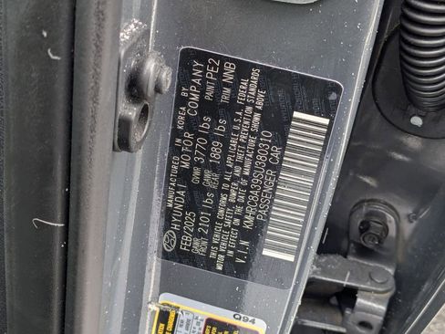 Used 2025 Hyundai Venue SEL image 38