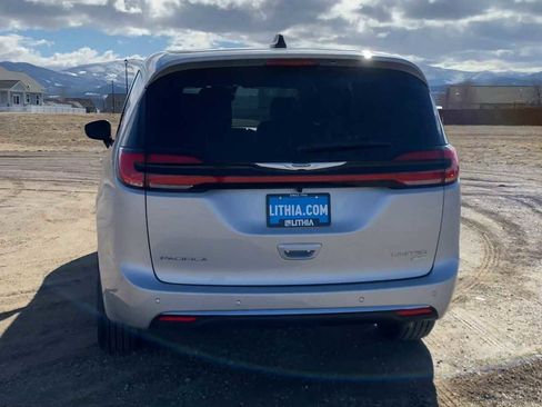 New 2026 Chrysler Pacifica Limited image 7