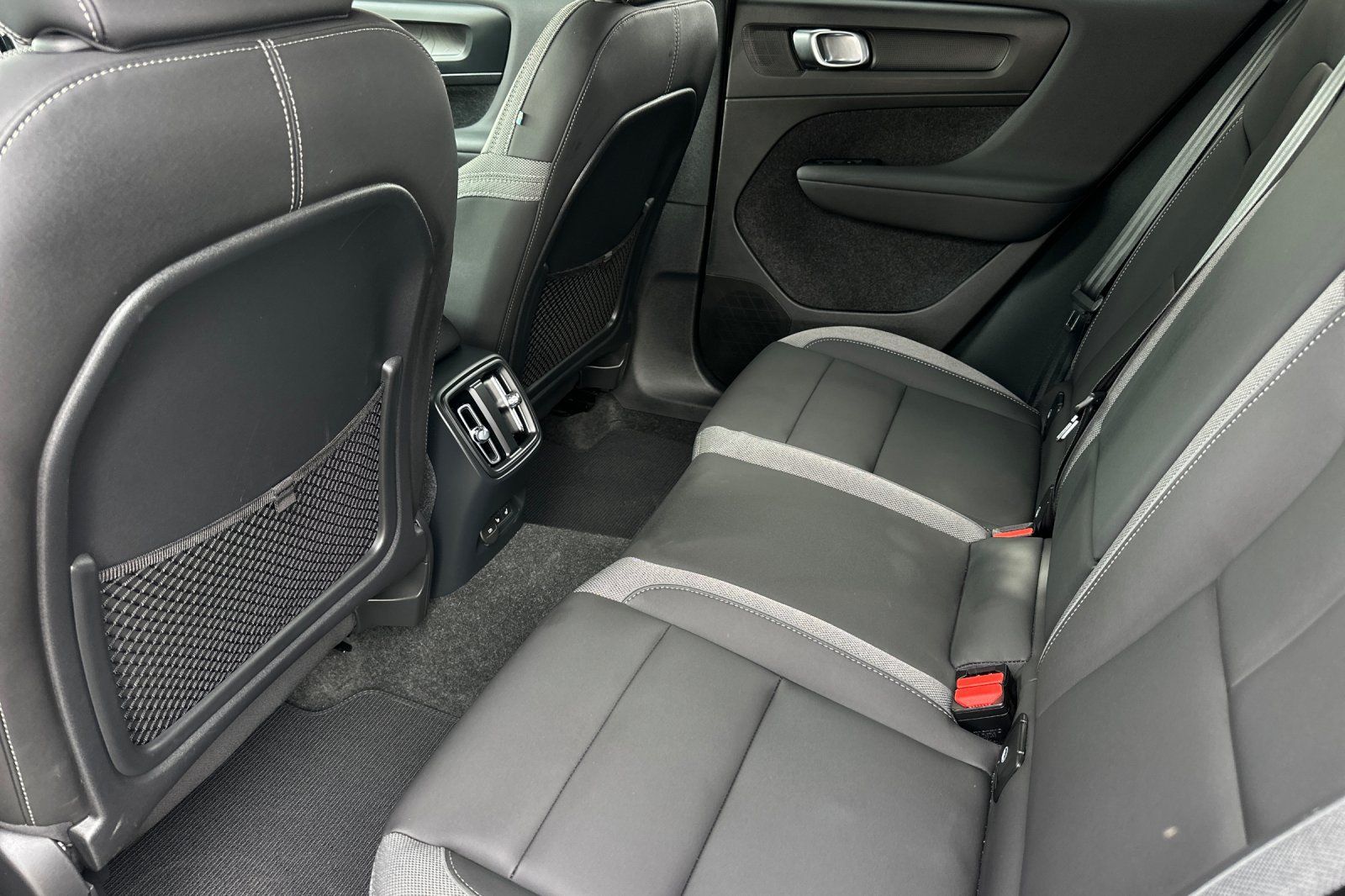 Certified 2024 Volvo XC40 Recharge Core w/ Protection Package Premier AWD/4WD image 13
