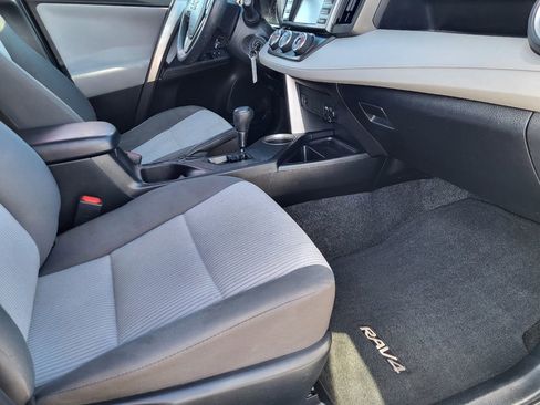 Used 2014 Toyota RAV4 LE image 23
