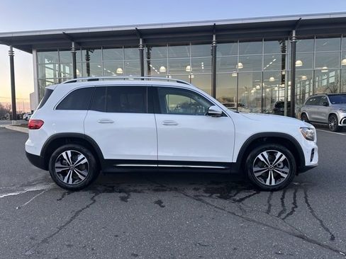 Used 2025 Mercedes-Benz GLB 250 4MATIC image 8