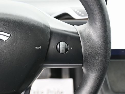 Used 2023 Tesla Model Y Long Range image 17