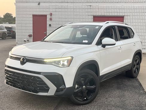 New 2025 Volkswagen Taos SEL image 33