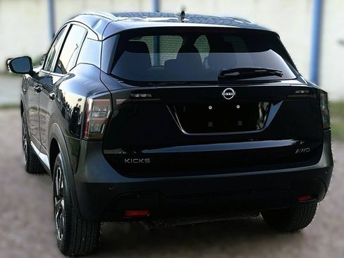 Used 2026 Nissan Kicks SV AWD/4WD image 8