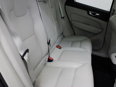 Used 2024 Volvo XC60 B5 Core AWD/4WD image 21