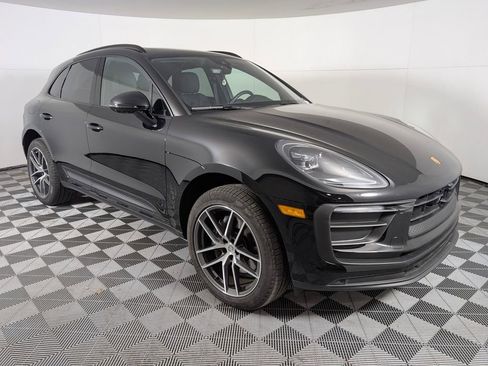 Certified 2025 Porsche Macan image 9