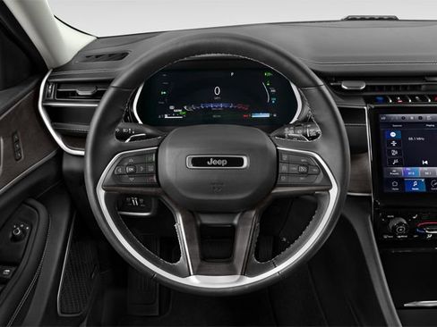 Used 2024 Jeep Grand Cherokee Summit image 8