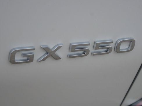 Used 2026 Lexus GX 550 w/ Cold Area Package image 19