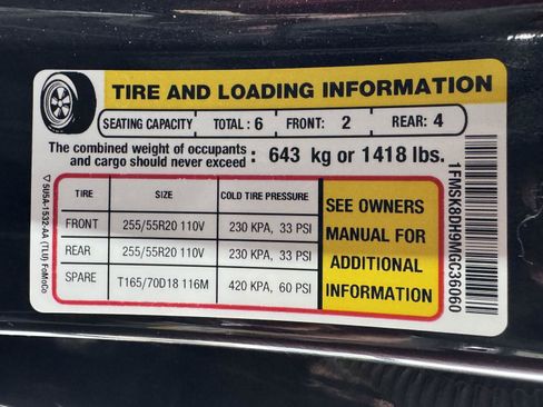 Used 2021 Ford Explorer XLT w/ Equipment Group 202A AWD/4WD image 39