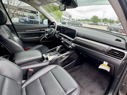 Used 2025 Kia Telluride S AWD/4WD image 17