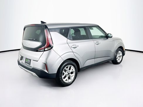 Used 2025 Kia Soul LX w/ LX Technology Package FWD image 9