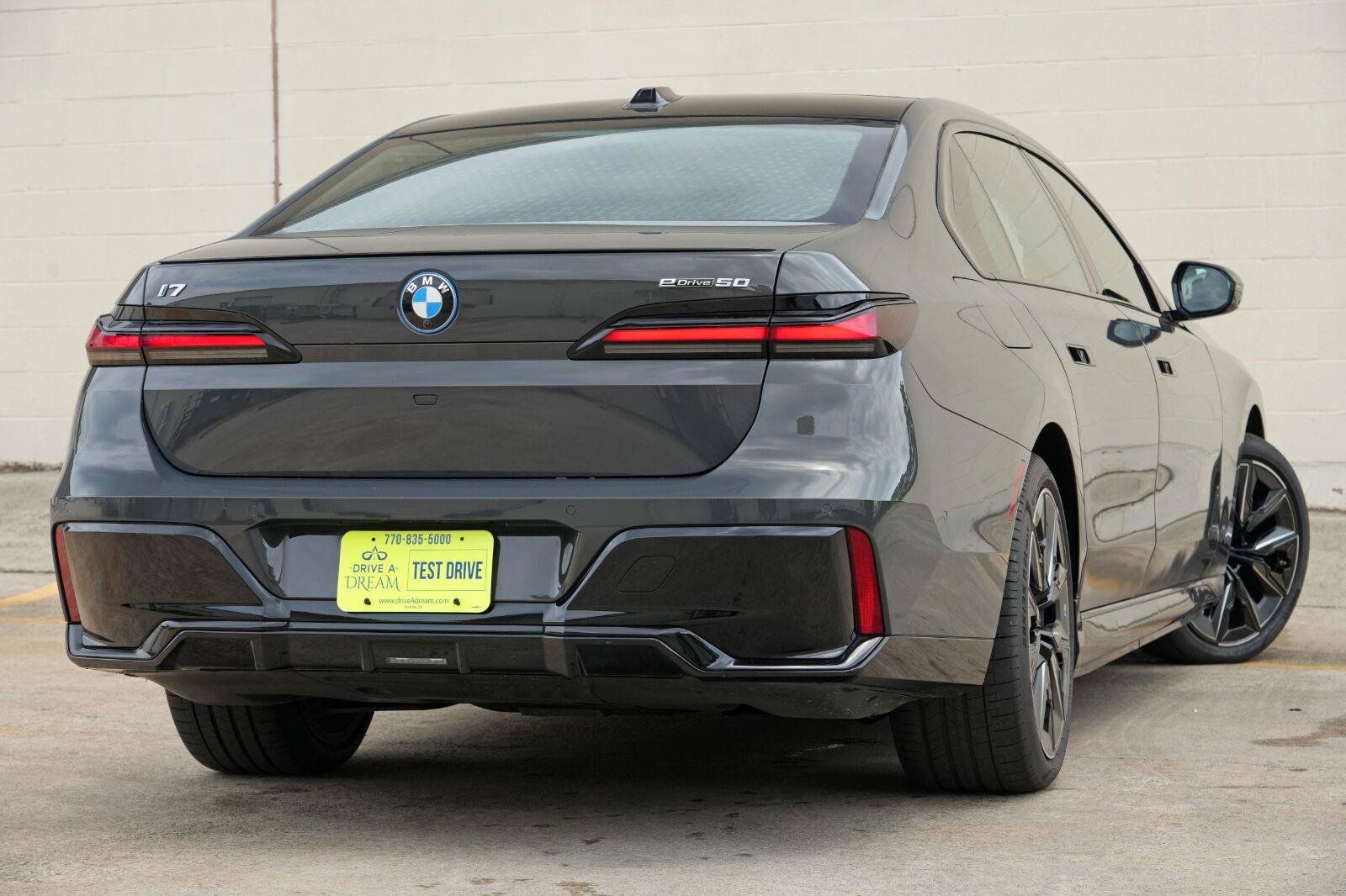 Used 2024 BMW i7 eDrive50 w/ M Sport Package RWD image 5