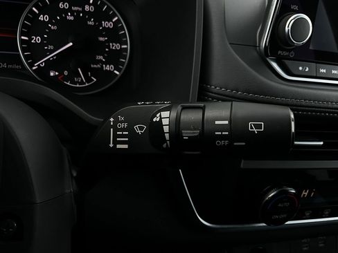 Used 2025 Nissan Rogue SV image 35