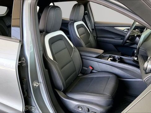 Used 2025 Chevrolet Blazer EV LT image 19