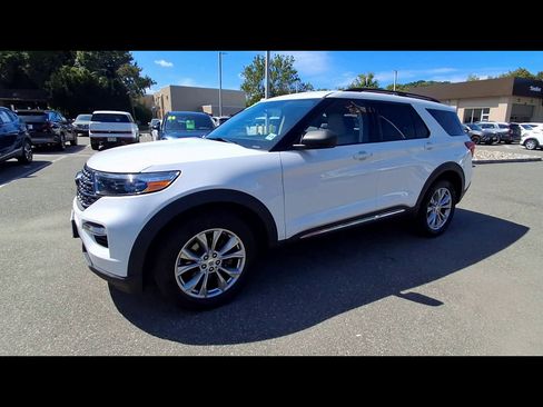 Used 2023 Ford Explorer XLT w/ Equipment Group 202A AWD/4WD image 33