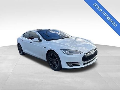 Used 2015 Tesla Model S 70D image 2