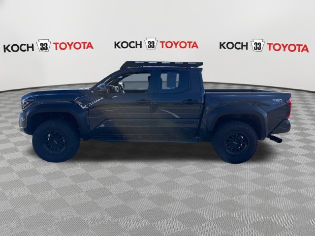 Used 2025 Toyota Tacoma TRD Off-Road AWD/4WD image 4