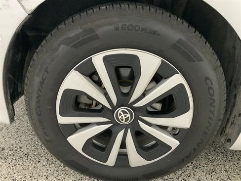 Used 2019 Toyota Prius Prime Advanced image 10