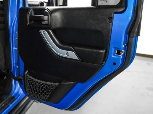 Used 2016 Jeep Wrangler Unlimited Rubicon AWD/4WD image 35