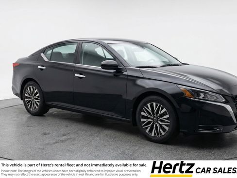 Used 2025 Nissan Altima 2.5 SV FWD image 1