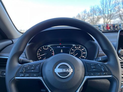 Used 2025 Nissan Altima 2.5 SV image 28