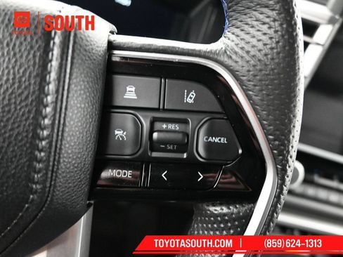 Used 2023 Toyota Sequoia Platinum AWD/4WD image 20