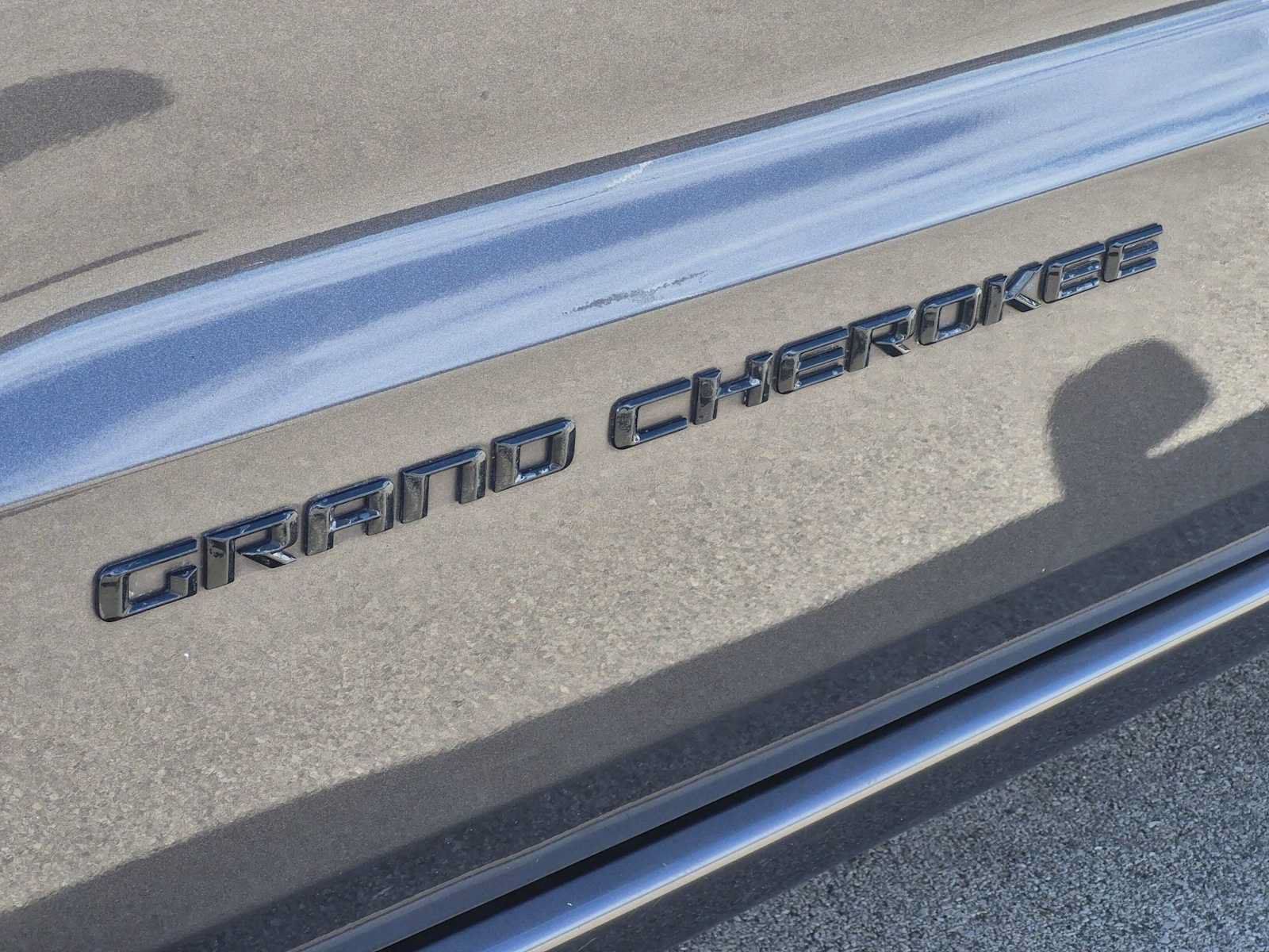 Used 2015 Jeep Grand Cherokee Altitude AWD/4WD image 12