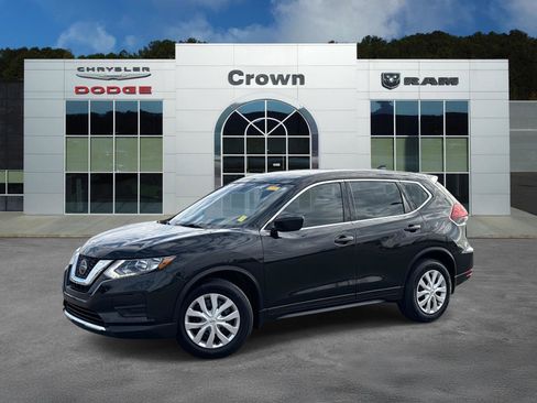 Used 2020 Nissan Rogue S image 1
