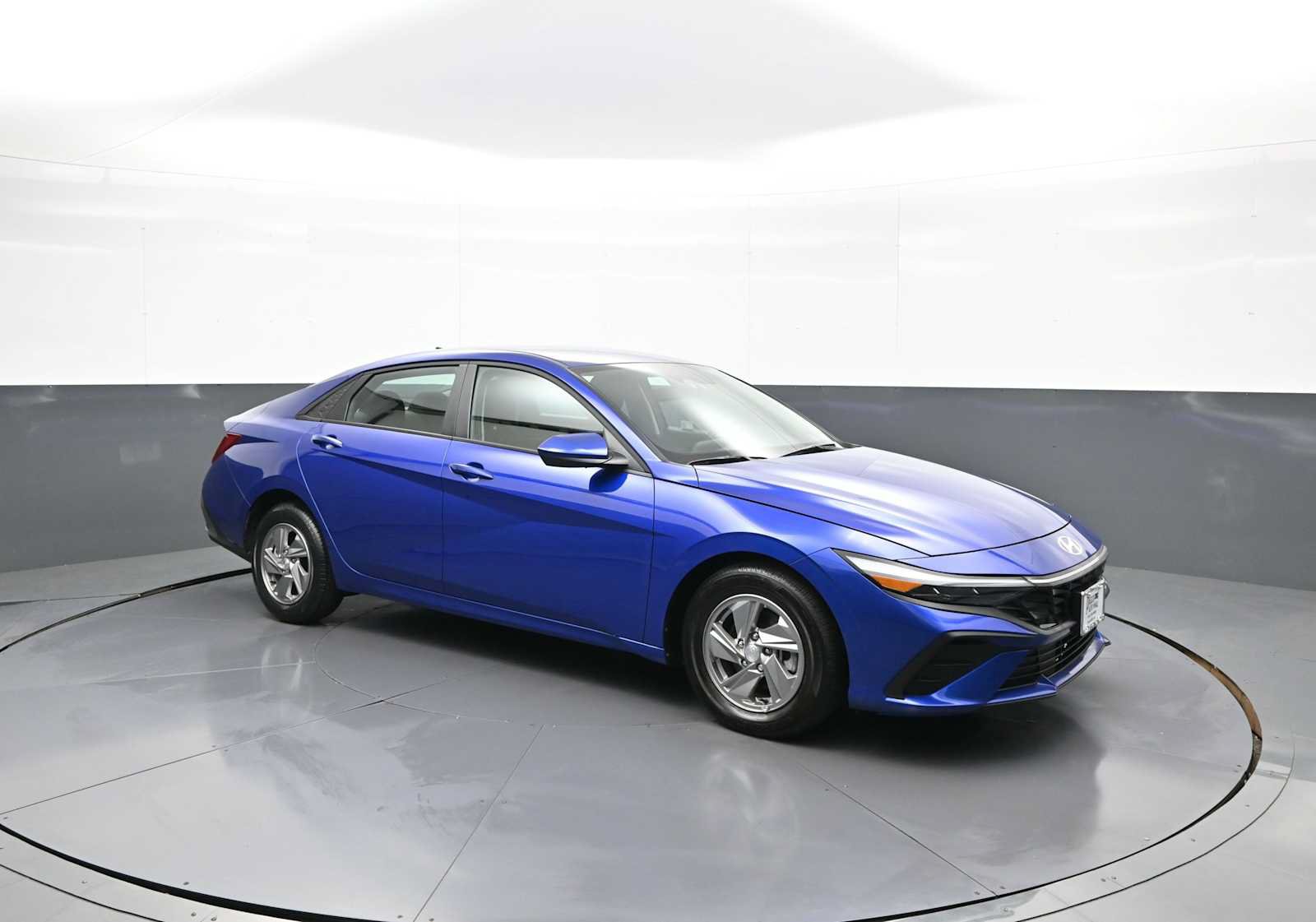 Certified 2025 Hyundai Elantra SE w/ Cargo Package FWD image 4