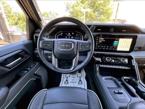 Used 2025 GMC Sierra 2500 AT4X AWD/4WD image 4