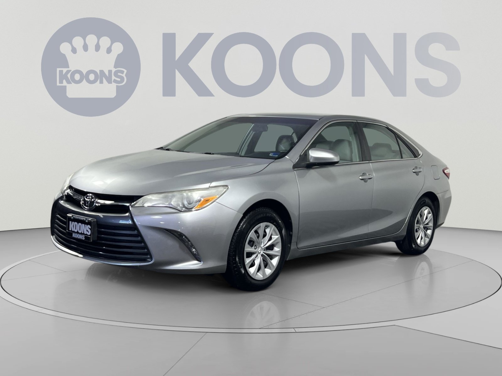 Used 2015 Toyota Camry LE FWD image 1