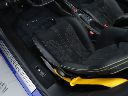 Certified 2022 Ferrari F8 Tributo RWD image 31