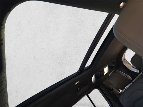 Used 2023 Land Rover Defender 110 S image 29